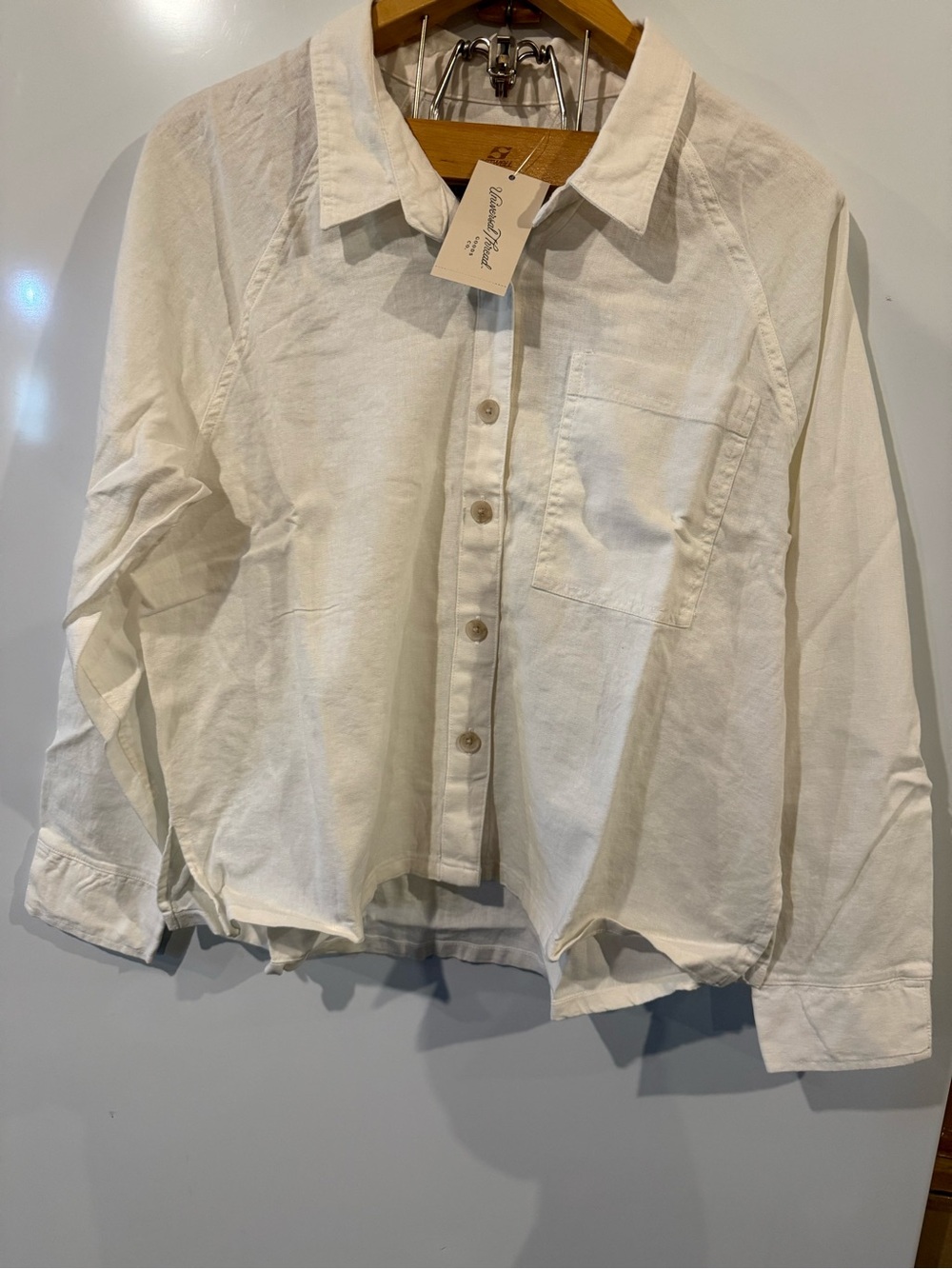 Universal Thread Women’s Lightweight Linen White Button-Up Shirt